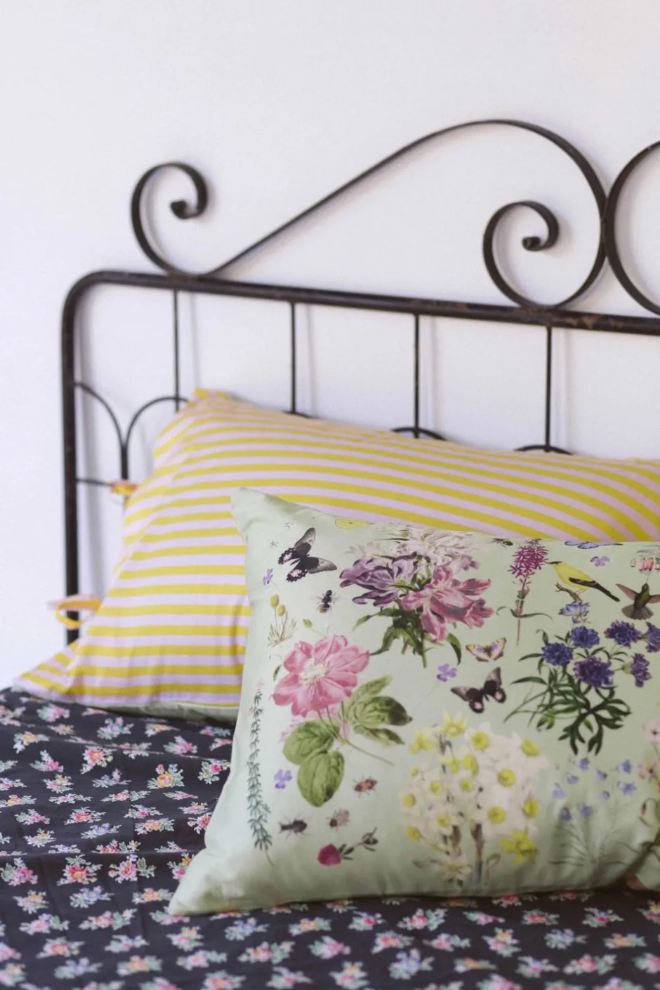 busy_garden_pillowcase_set_organic_cotton_4.webp New Lazybones Busy Garden Pillowcase Set *Organic Cotton