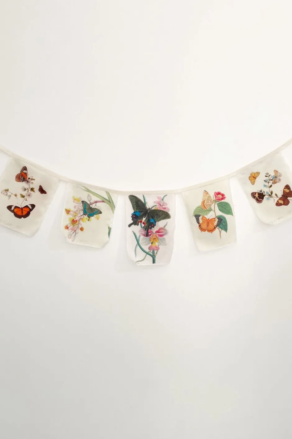 butterflies_garland_organic_cotton_2.webp Discount Lazybones Butterflies Garland *Organic Cotton