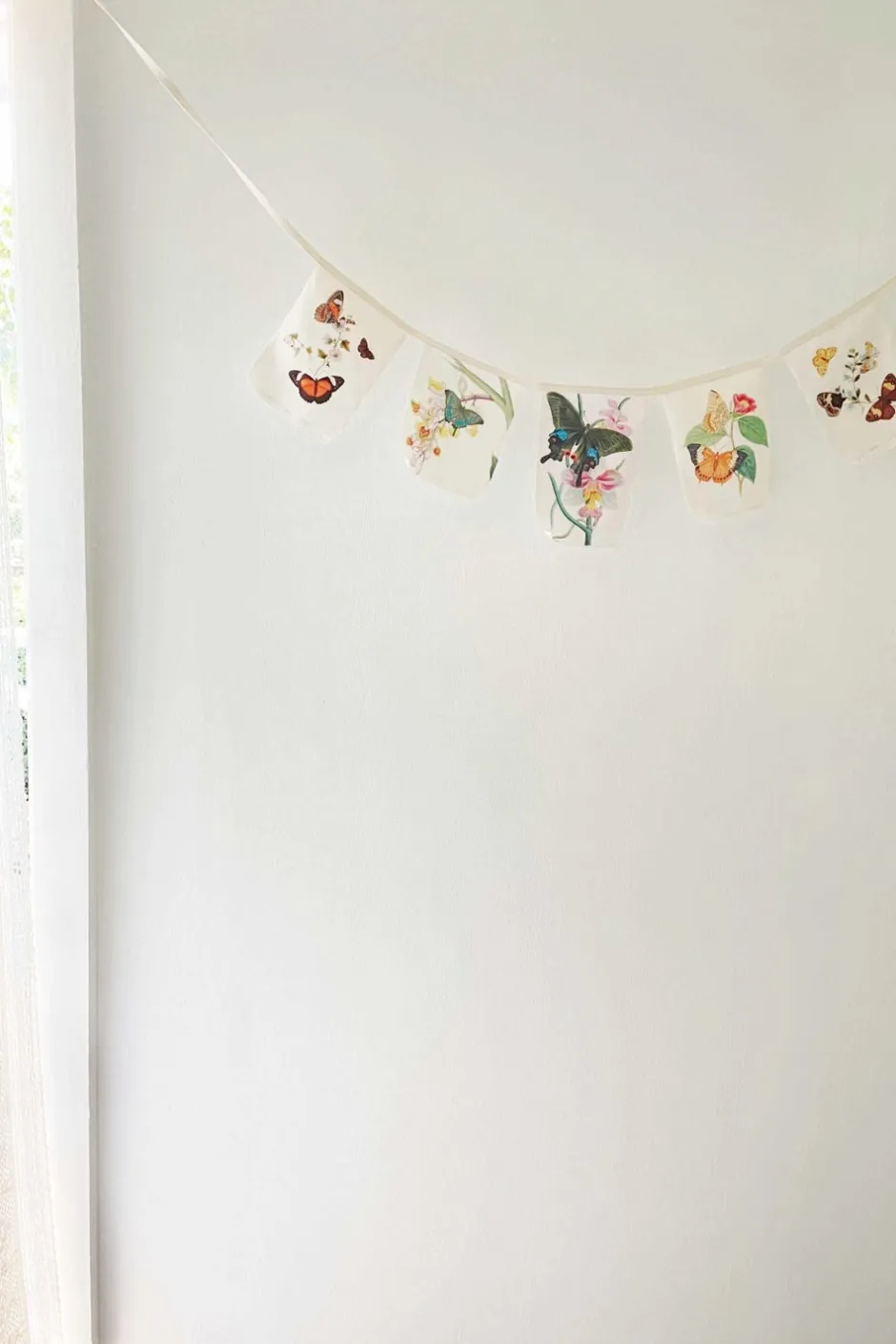 butterflies_garland_organic_cotton_3.webp Discount Lazybones Butterflies Garland *Organic Cotton