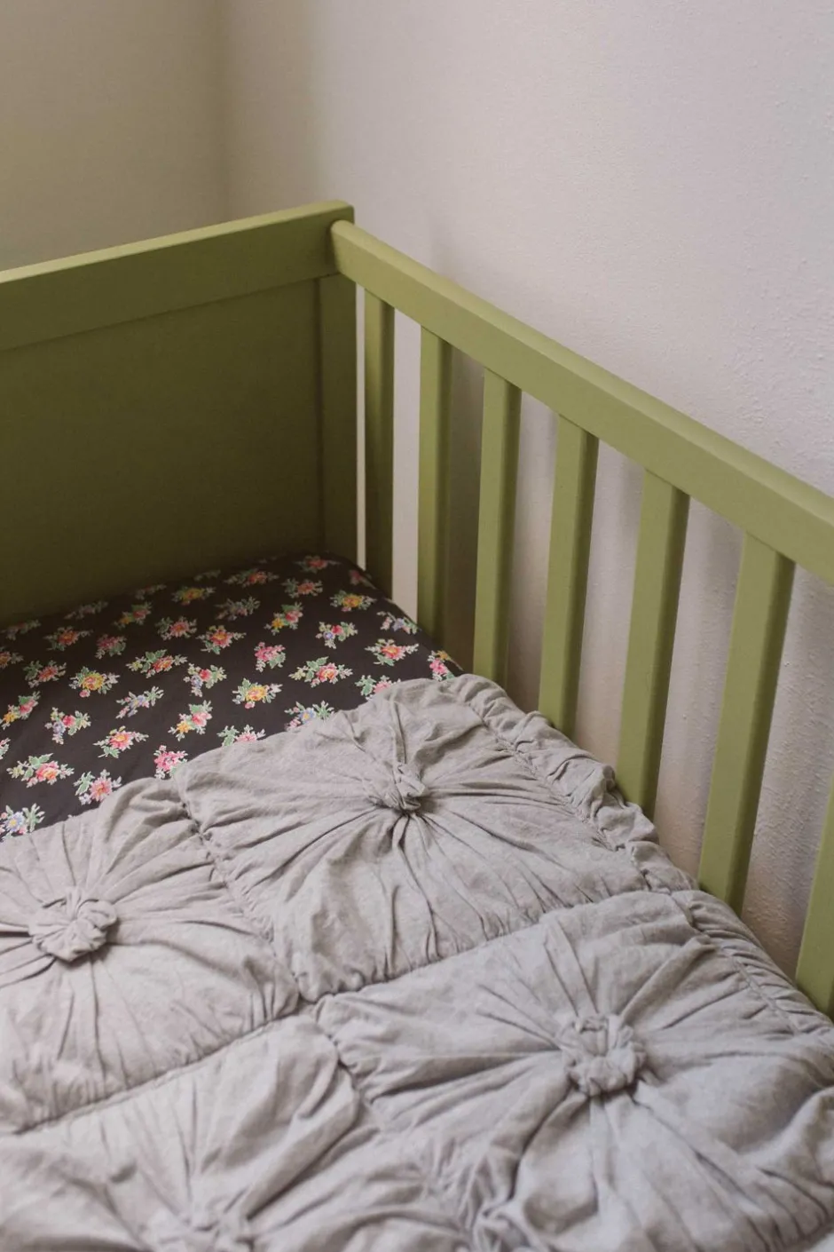 cot_quilt_rosette_grey_marle_organic_cotton_5.webp Store Lazybones Cot Quilt Rosette Grey Marle *Organic Cotton