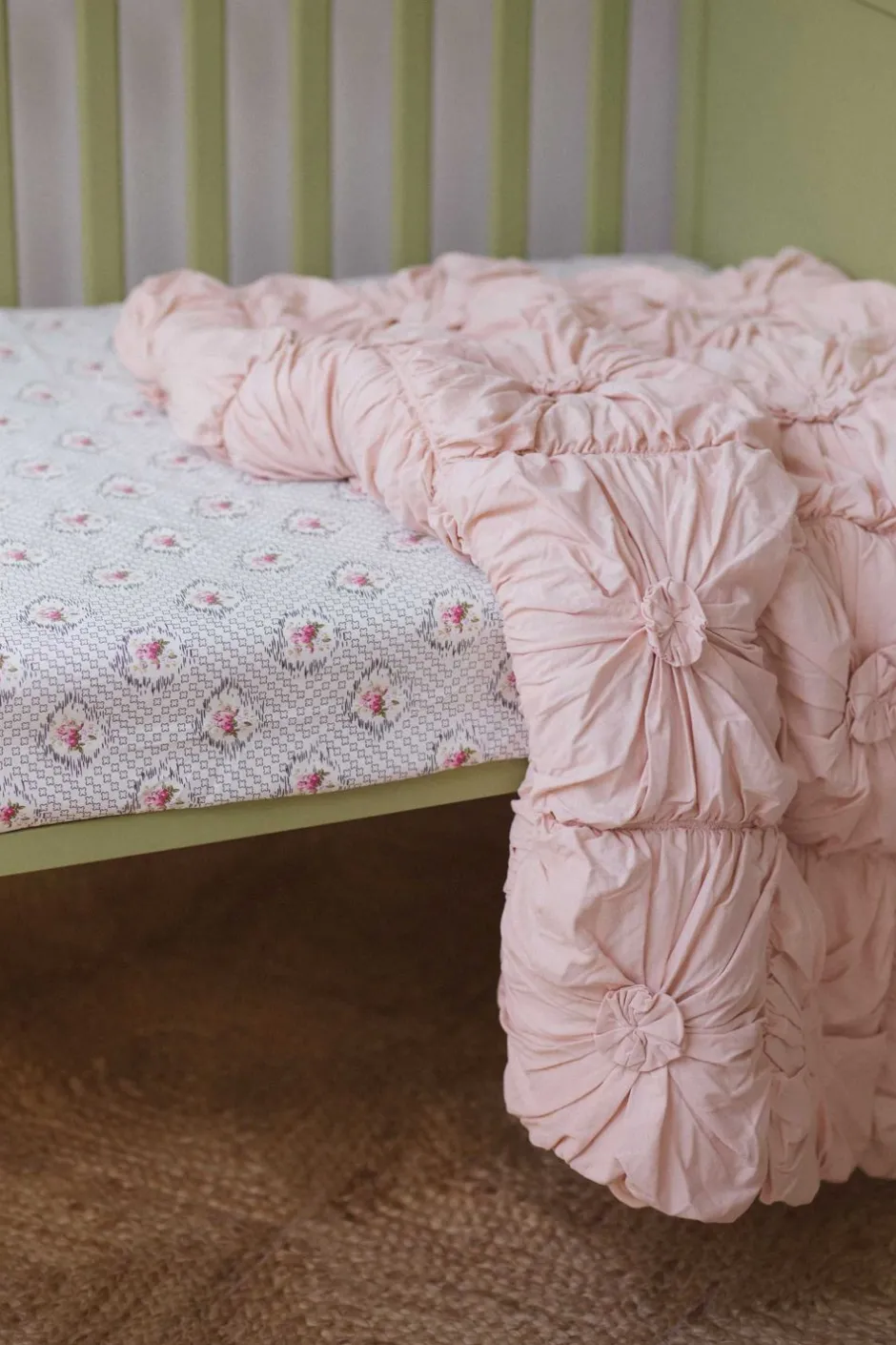 Best Sale Lazybones Cot Quilt Rosette Tuscan Pink *Organic Cotton