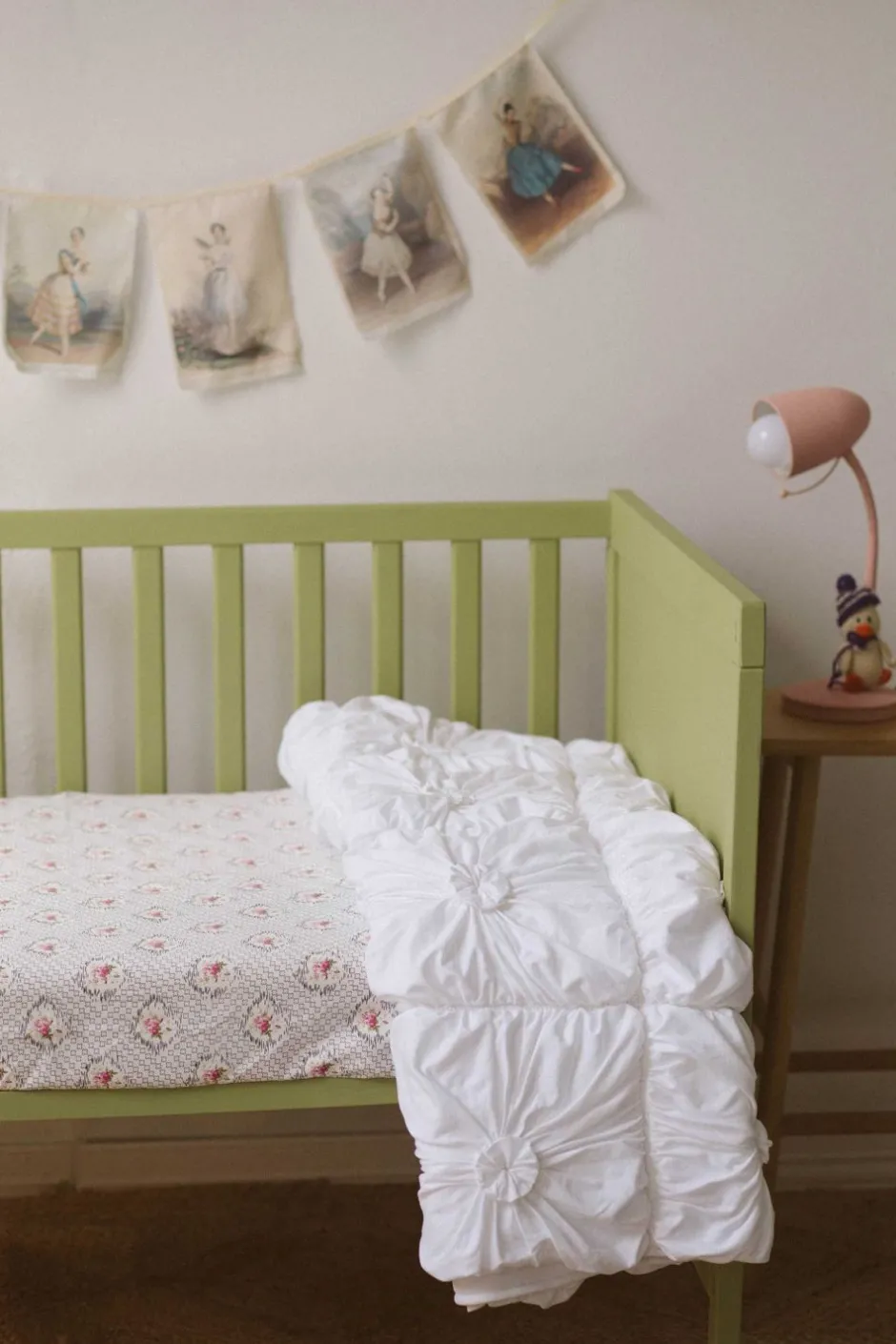 Best Sale Lazybones Cot Quilt Rosette White *Organic Cotton