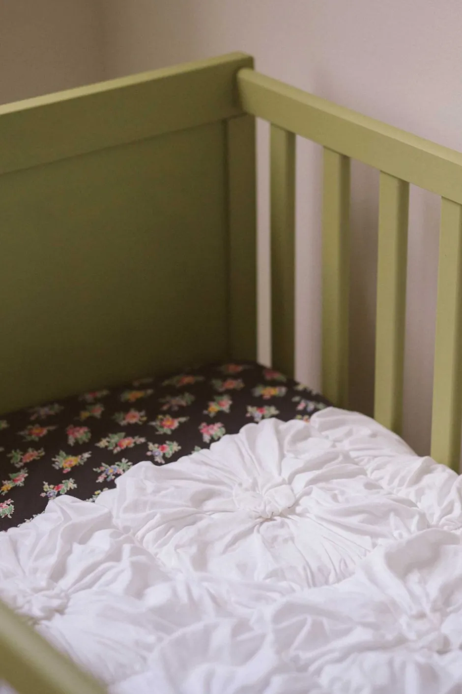 Best Sale Lazybones Cot Quilt Rosette White *Organic Cotton
