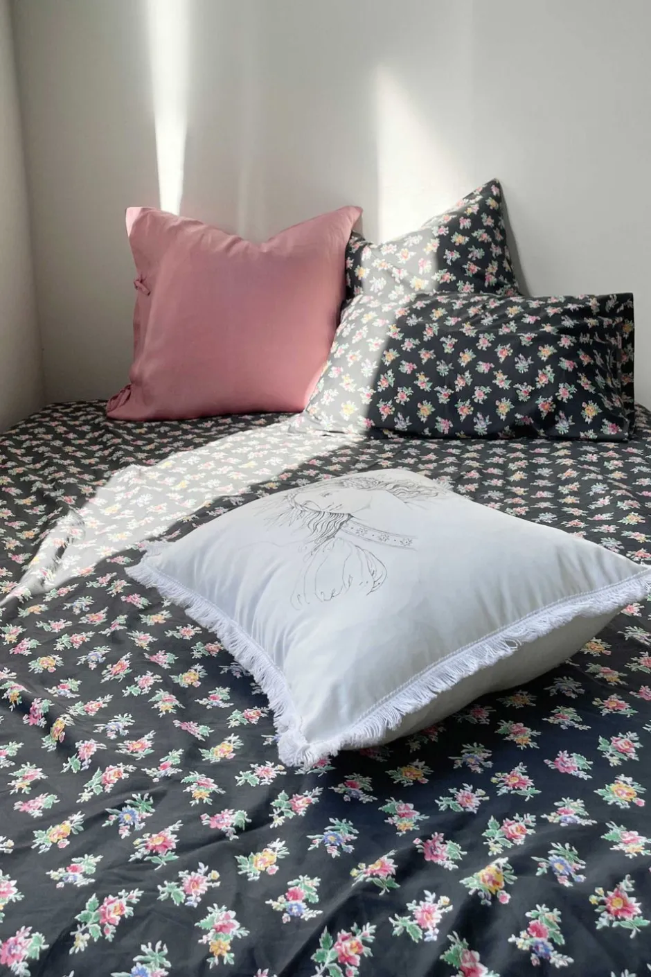 elisabeth_cushion_cover_organic_cotton_2.webp Discount Lazybones Elisabeth Cushion Cover *Organic Cotton