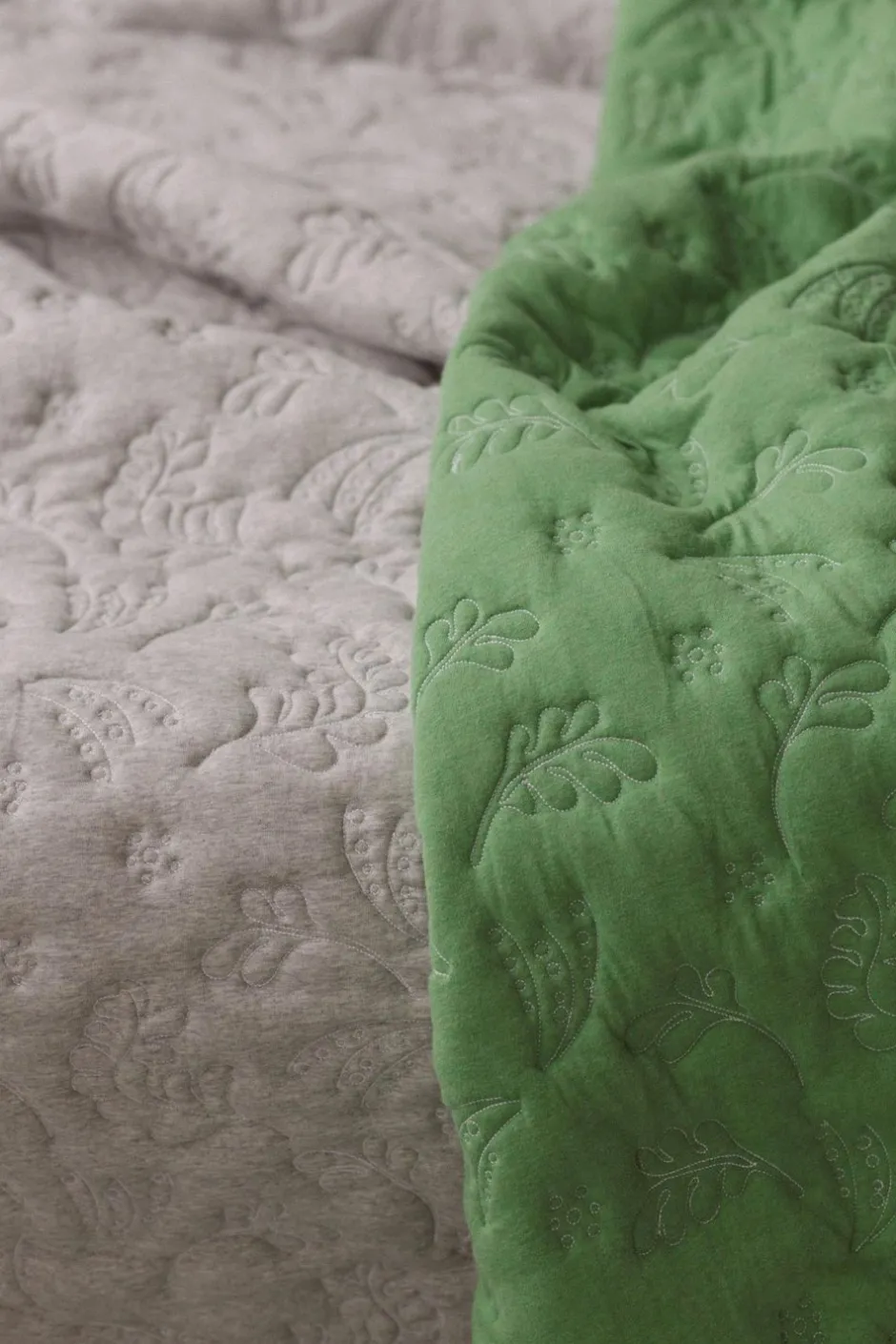 garden_quilt_in_grassgrey_organic_cotton_7.webp Flash Sale Lazybones Garden Quilt In Grass/Grey *Organic Cotton